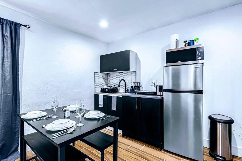 Retreat - 1 Bedroom King With 2 Smart Tvs - 10 Min From Airp - Unit B Casa de férias Phoenix