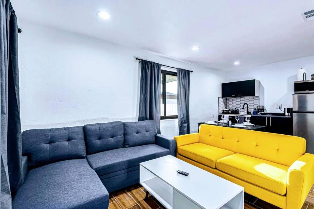 Retreat - 1 Bedroom King With 2 Smart Tvs - 10 Min From Airp - Unit B Casa de férias